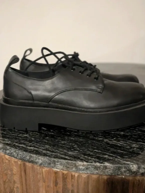 Schuhe In schwarz