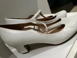Schuhe mit Absatz/weiß