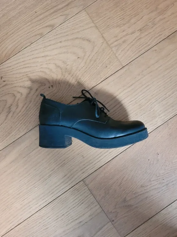 Schuhe mit Plateau