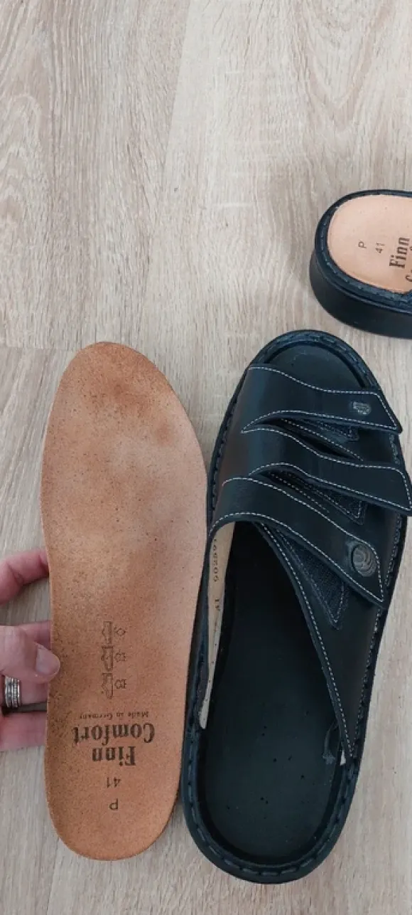 Schuhe, Pantoletten, made in Germany, Leder, ungetragen, Klettverschluss, herausnehmbares Fußbett