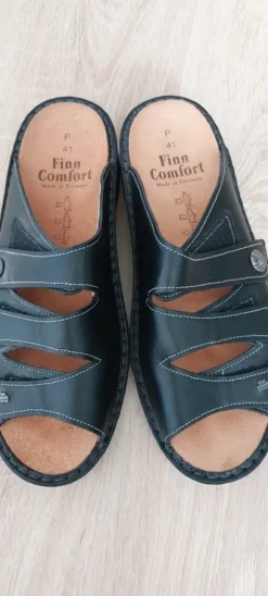 Schuhe, Pantoletten, made in Germany, Leder, ungetragen, Klettverschluss, herausnehmbares Fußbett