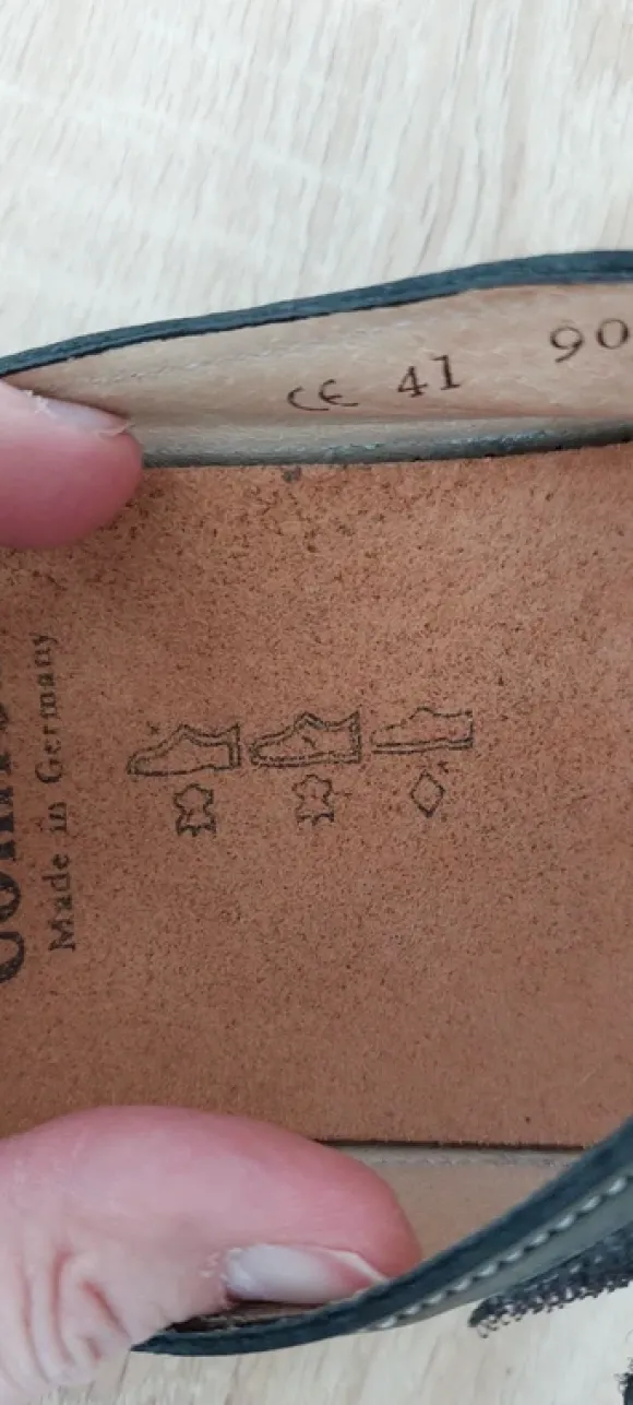 Schuhe, Pantoletten, made in Germany, Leder, ungetragen, Klettverschluss, herausnehmbares Fußbett