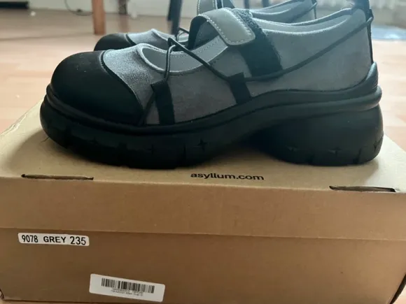 Schuhe von Asyllum Gr. 37, Neu