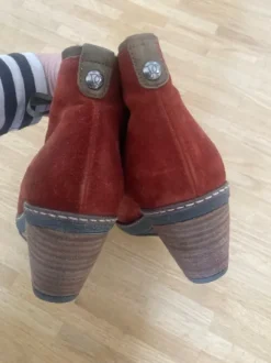 Schuhe von Donna Carolina