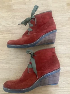 Schuhe von Donna Carolina