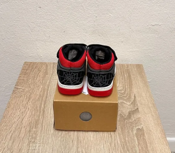 Schuhe zum verkaufen G:24