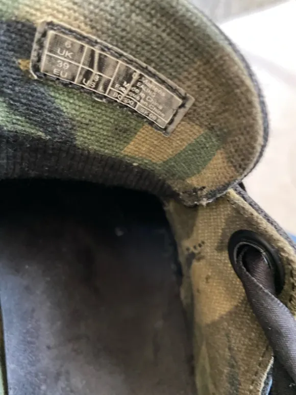 schwarz/ Camouflage Dr. Martens „Ealing“