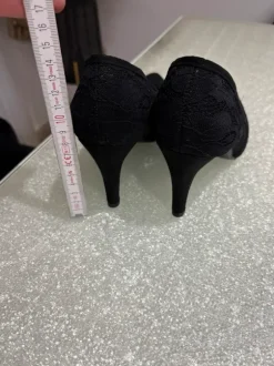 Schwarz High Heels Pumps aus spitze