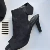 schwarze Absatzschuhe