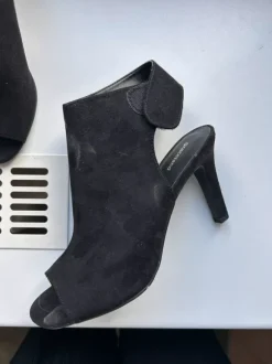 schwarze Absatzschuhe