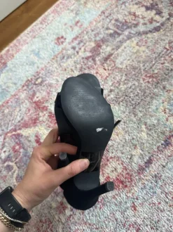 Schwarze Absatzschuhe