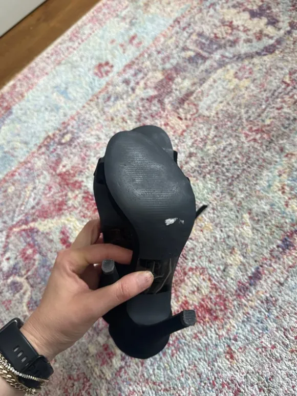 Schwarze Absatzschuhe