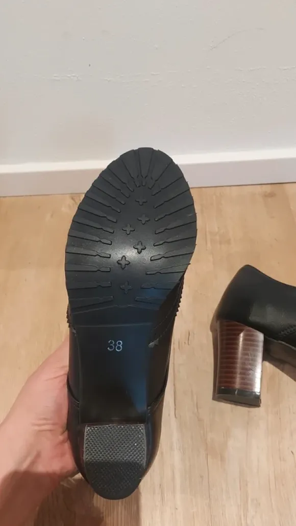 Schwarze Absatzschuhe Größe 38