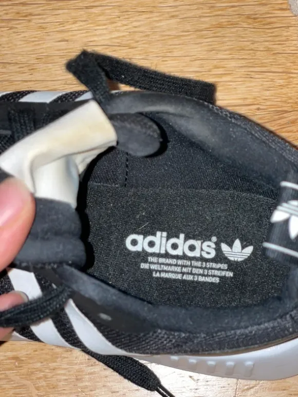 Schwarze Adidas Multix J G55537
