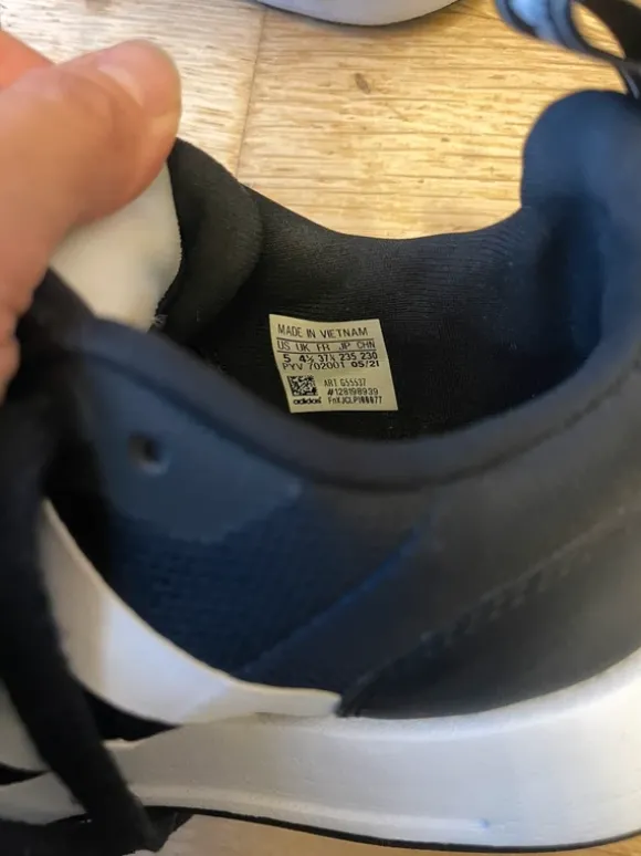 Schwarze Adidas Multix J G55537