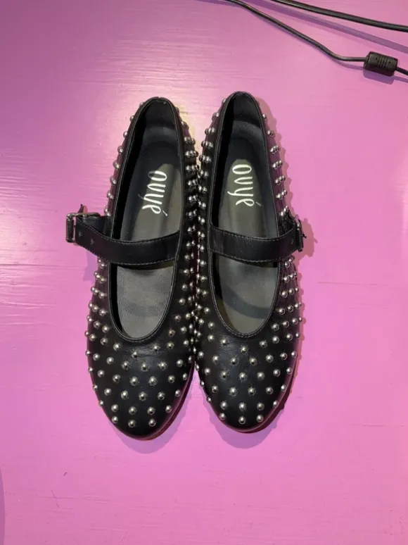Schwarze Ballerinas mit Goldenen Akzenten