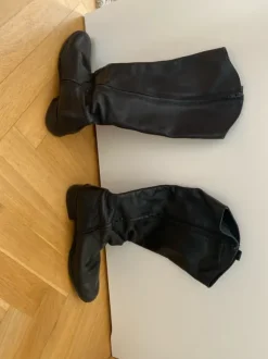 Schwarze Boots