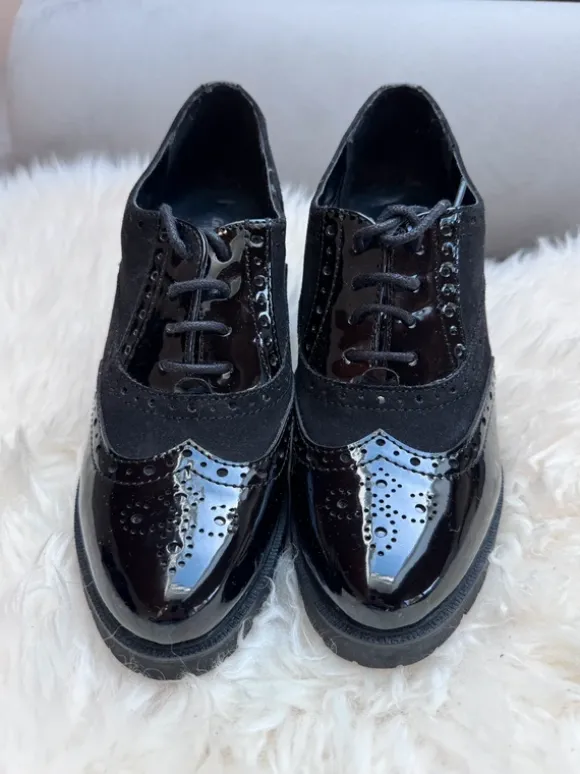 Schwarze Brogue Pumps / Schnürschuhe Größe 36