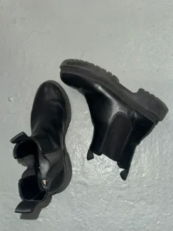 Schwarze Chelsea Boots mit Profilsohle