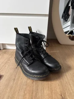 Schwarze Dr.Martens
