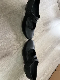 Schwarze elegante Halbschuhe