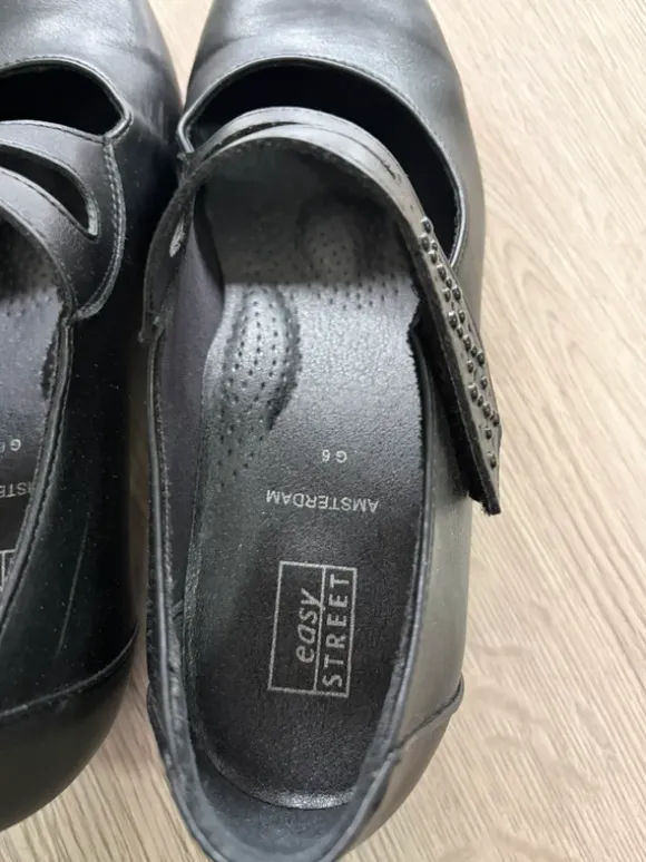 Schwarze elegante Halbschuhe