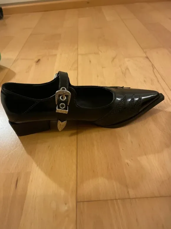 schwarze flache Stiefel/ Ballerinas Vintage Style