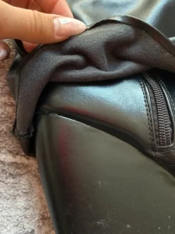 Schwarze Fold-over-Stiefel