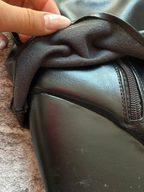 Schwarze Fold-over-Stiefel