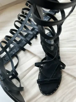 Schwarze Gladiator Sandalen kniehoch – Römersandalen