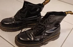 Schwarze, halbhohe Dr.Martens