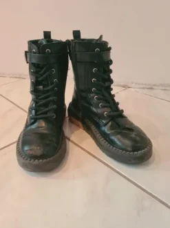 Schwarze Halbstiefel, Größe 32