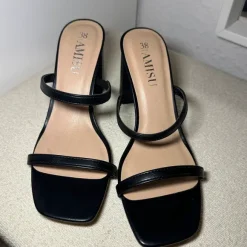 Schwarze Heels