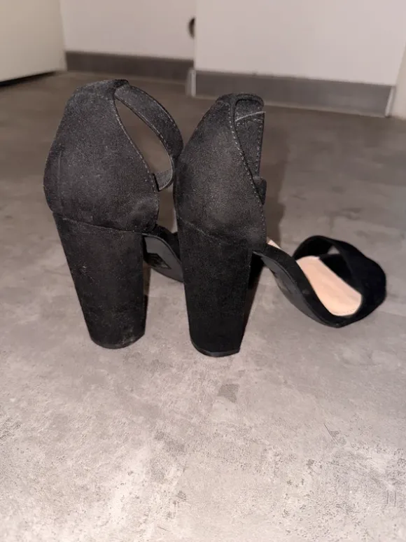 Schwarze Highheels