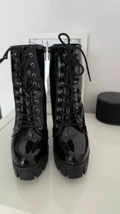 Schwarze Hohe Stiefel