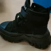 Schwarze knöchelhohe Schuhe