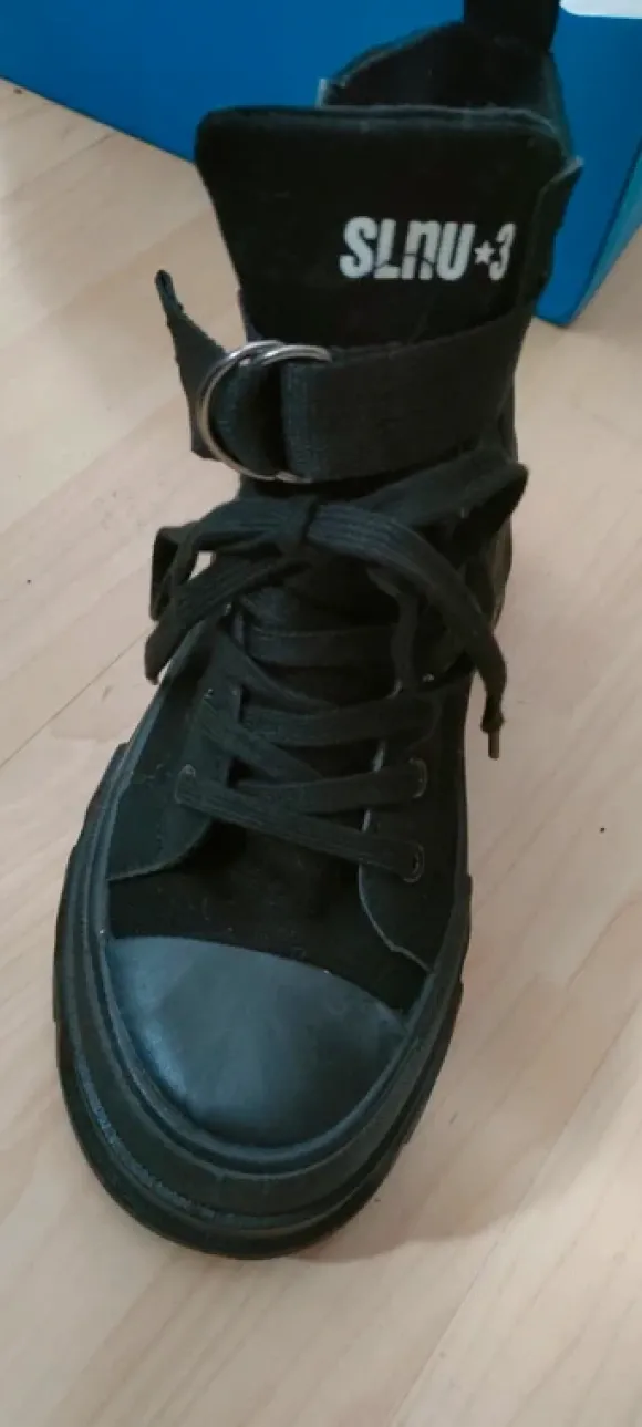 Schwarze knöchelhohe Schuhe
