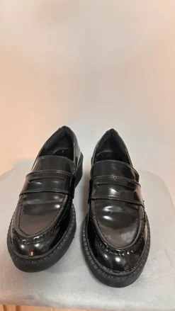 Schwarze Lack-Loafer / Penny Loafer