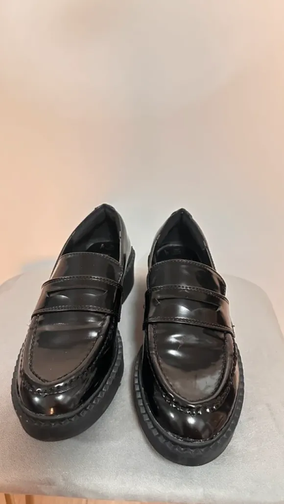 Schwarze Lack-Loafer / Penny Loafer