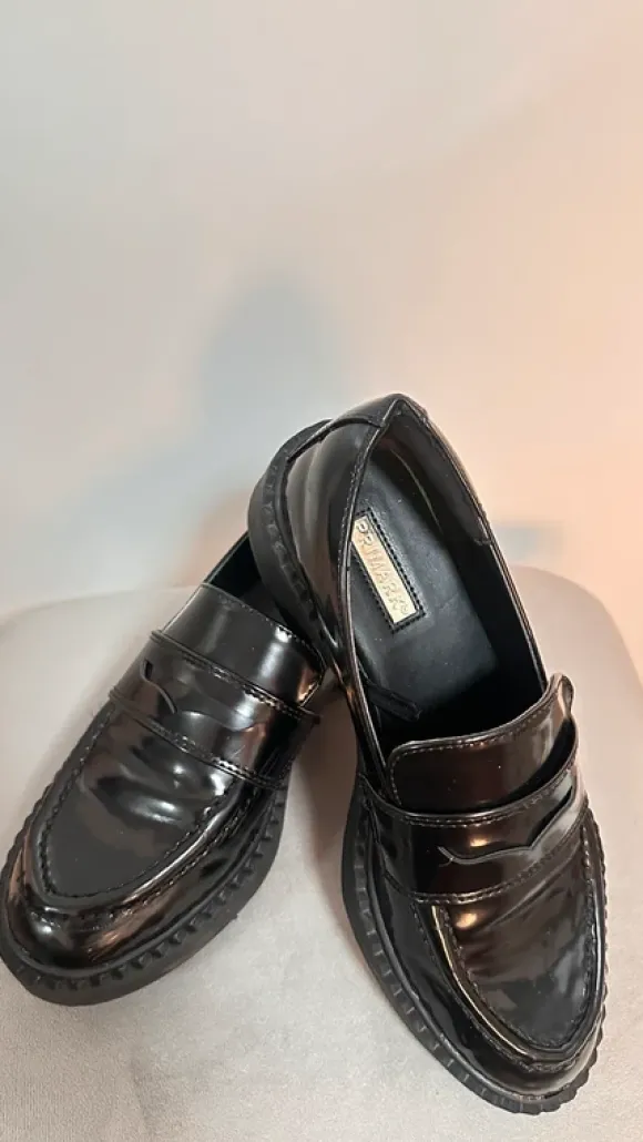 Schwarze Lack-Loafer / Penny Loafer