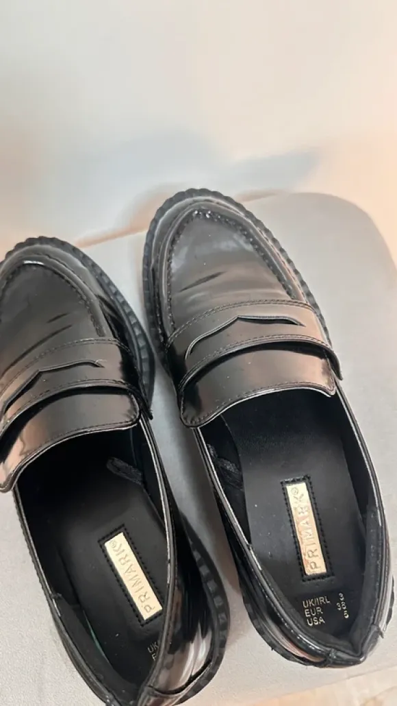 Schwarze Lack-Loafer / Penny Loafer