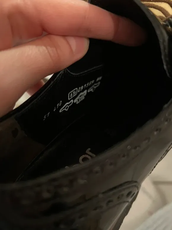 Schwarze Lackschuhe