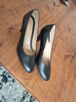 Schwarze Lederpumps von Bariello