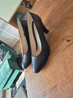 Schwarze Lederpumps von Bariello