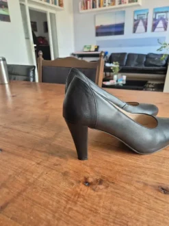 Schwarze Lederpumps von Bariello