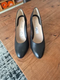 Schwarze Lederpumps von Bariello