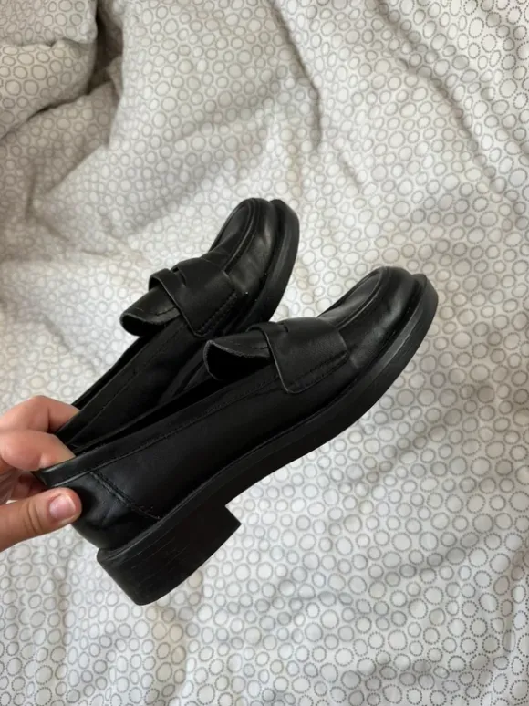 Schwarze Loafer von Stradivarius