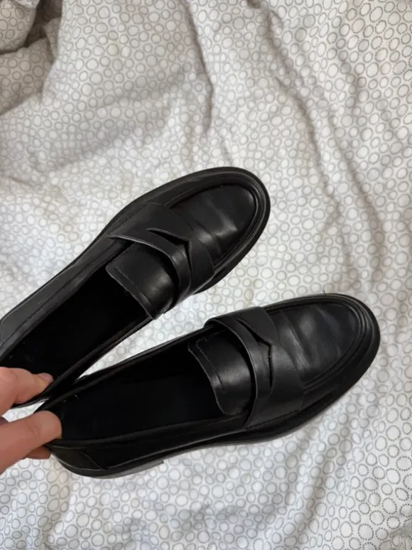 Schwarze Loafer von Stradivarius