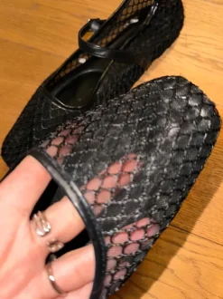Schwarze Mesh Ballerinas