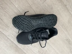 Schwarze Nike Sportschuhe